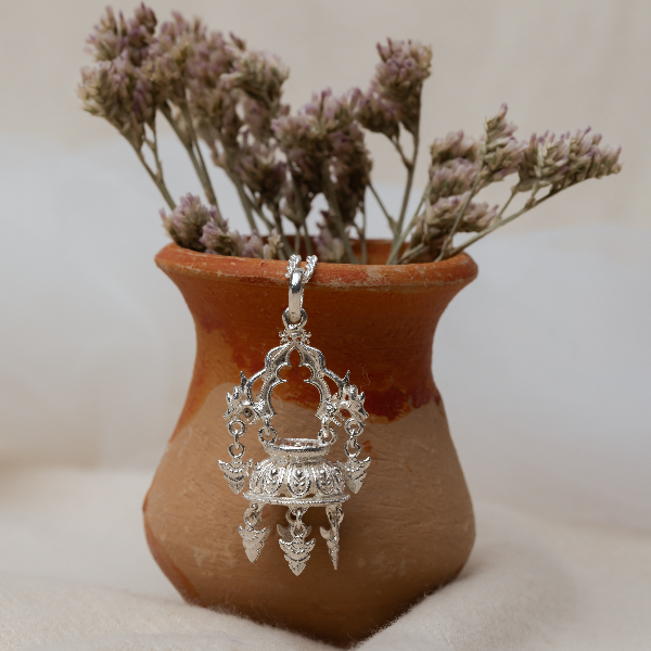 Dalucha pendant